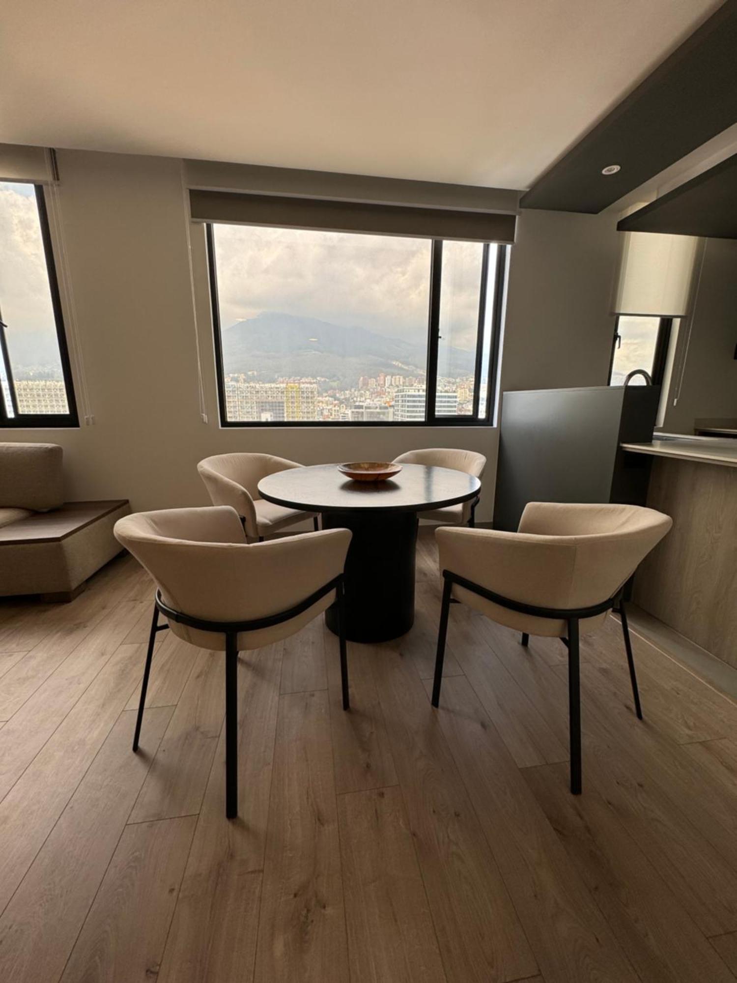 Urban Chic Departamento En La Shyris Quito